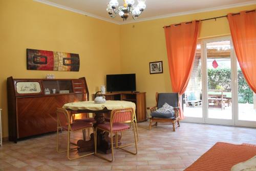 Μια τηλεόραση ή/και κέντρο ψυχαγωγίας στο A CASA di ROMOLO