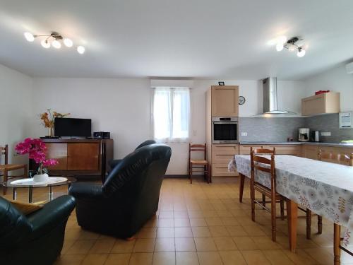 Køkken eller tekøkken på La Maison des Rosiers