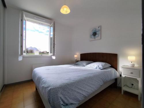 En eller flere senge i et værelse på La Maison des Rosiers