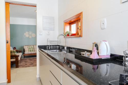 Køkken eller tekøkken på Lindo Apto no Centro de Santo Antonio do Pinhal/SP