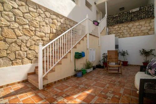 Stylish & Fully furnished 3 Bedrooms Flat-4 min Walk to Albufereta beach