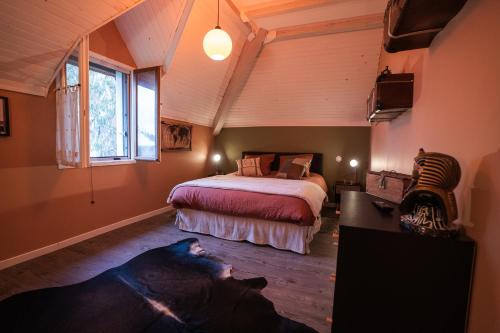 a bedroom with a bed and a tv in it at La Maison de Judith Chambres d hôtes in Orthez