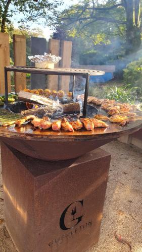 a grill with food on top of a box at La Maison de Judith Chambres d hôtes in Orthez
