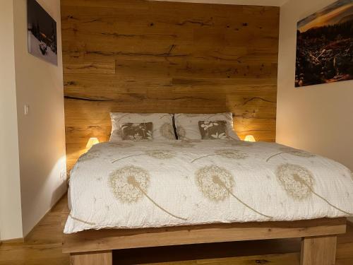 Postel nebo postele na pokoji v ubytování STEZKA horský apartmán Dolní Morava