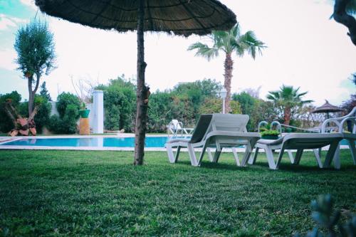 Πισίνα στο ή κοντά στο Hotel Le Khalife