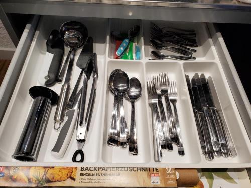a drawer filled with silver utensils and spoons at 100 qm DG Wohnung 《Kehr wieder》Bexbach Saarland in Bexbach