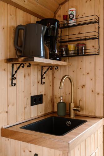 Una cocina o cocineta en CRASH'NSTAY - Sebastian