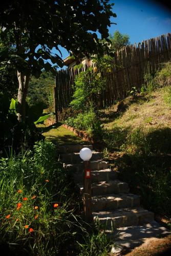 Zahrada ubytování Cabana com vista deslumbrante na Serrinha