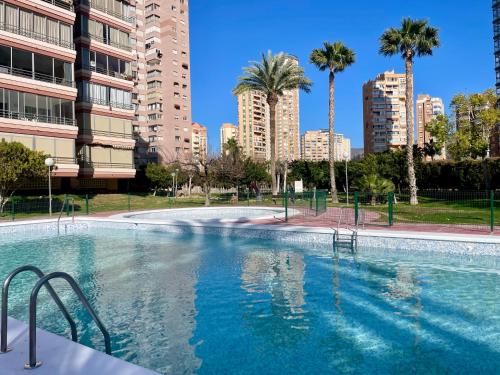 Amplio apartamento con piscina y pistas de tenis en Benidorm