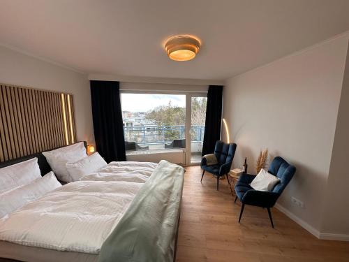 Postel nebo postele na pokoji v ubytování Wellen & Wind - Moderne Ferienwohnung mit Meerblick