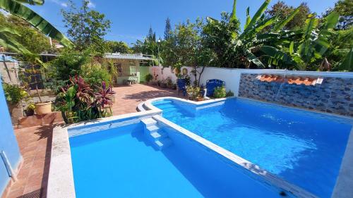 Bazén v ubytování Increible Casa Con Piscina! nebo v jeho okolí