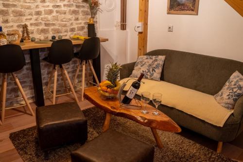 Ruang duduk di Vila Grand Mitrovac