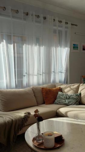 Zona de estar de Lovley sunlit apartment walking distance to Cronulla mall and Cronulla Beach