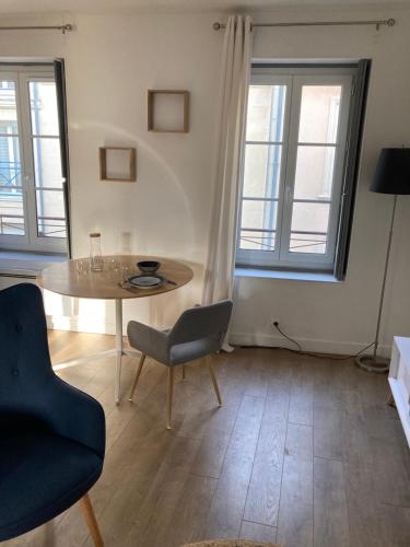 Studio centre proche marché et RER avec wifi