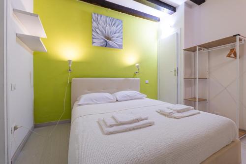 Postel nebo postele na pokoji v ubytování Juliet’s Paradise House