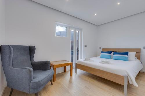 Postel nebo postele na pokoji v ubytování Lagos City Centre T2