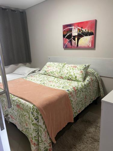 Ένα ή περισσότερα κρεβάτια σε δωμάτιο στο Apartamento Confortável para até 5 pessoas