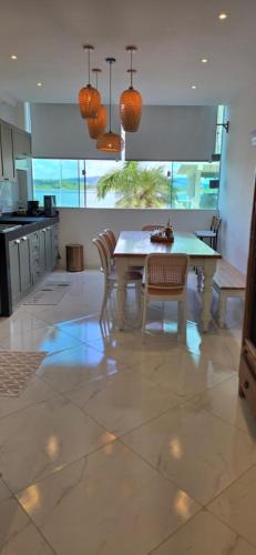 Køkken eller tekøkken på Apto frente Rio SJ da Barra MG