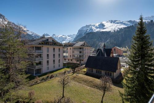 Central, Luxury, Chalet-Style Penthouse Apartment