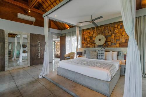 Ένα ή περισσότερα κρεβάτια σε δωμάτιο στο Lavish 5 Bed, Sleeps 10, Butler, Daily Breakfast