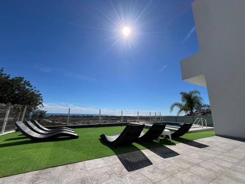 Ocean view by Charmes B