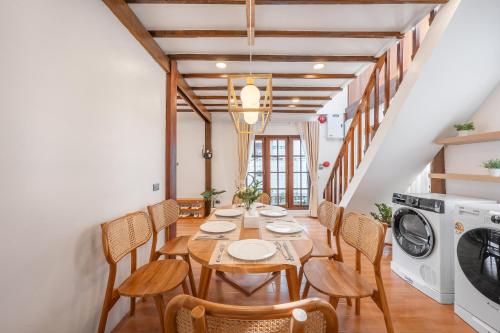 a dining room with a table and chairs at Thongkwao house in Chiang Mai