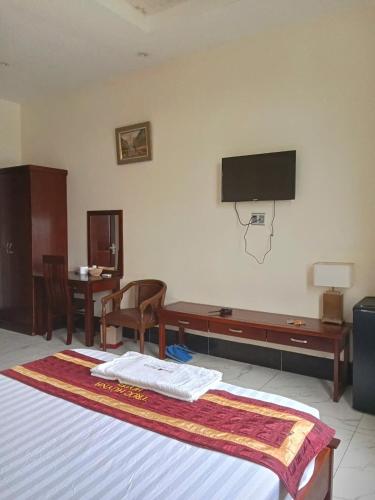 a bedroom with a bed and a basketball hoop on the wall at Trúc Huỳnh Hotel Tây Ninh in Tây Ninh