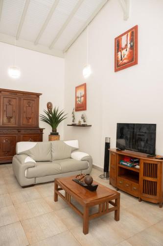 a living room with a couch and a coffee table at Exotic Villa avec Piscine in Le Vauclin