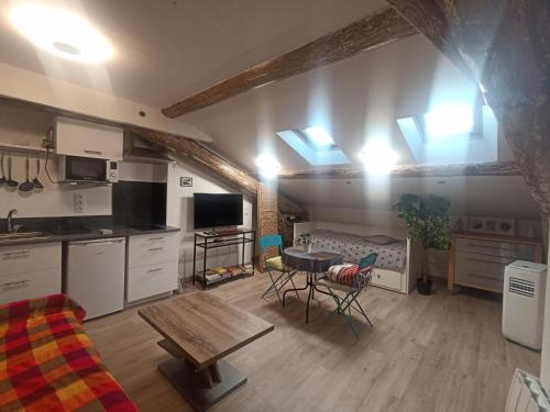 Studio pour 2 avec ascenseur et WIFI, proche de la gare à Sète - FR-1-338-602