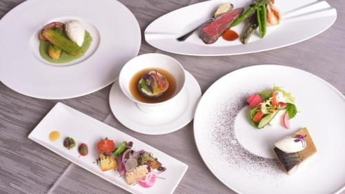 Jídlo v hotelu nebo okolí