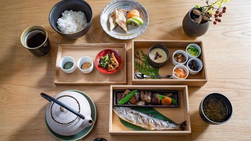 Jídlo v hotelu nebo okolí