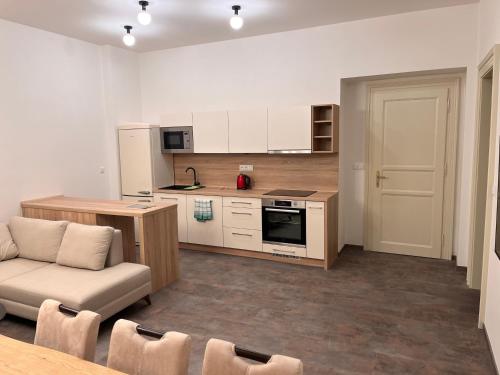 Una cocina o cocineta en Pearl Bee Deluxe Suites