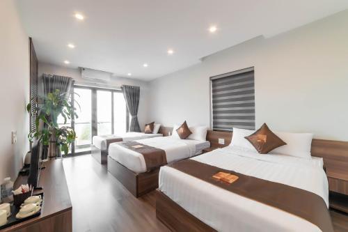 Postel nebo postele na pokoji v ubytování Villa Nguyên Căn 8 Phòng Ngủ View Biển