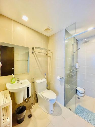Ένα μπάνιο στο 5 Modern Chic Studio