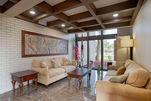 Гостиная зона в Quality Inn Fort Walton Beach - Destin West