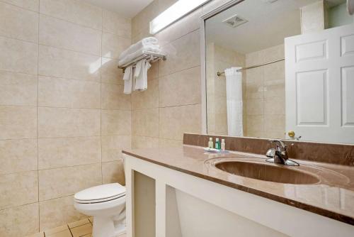 Ванная комната в Quality Inn Fort Walton Beach - Destin West