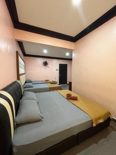 Postel nebo postele na pokoji v ubytování RAZAK GUEST HOUSE