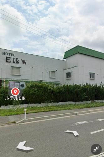 KubotaにあるElkの道路脇の看板建て