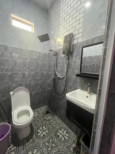 Koupelna v ubytování RAZAK GUEST HOUSE