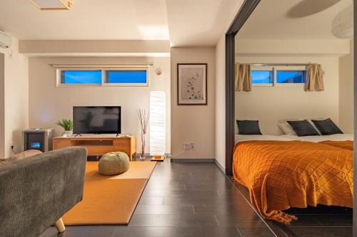 Postel nebo postele na pokoji v ubytování Cozy Stay Sapporo Maruyama