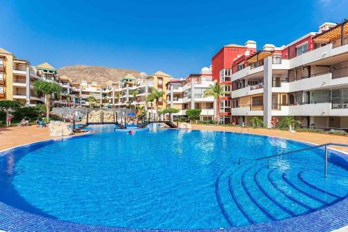 Piscina en o cerca de 4 Bedroom Villa with Jacuzzi, heated Swimmingpool, front Ocean and view !