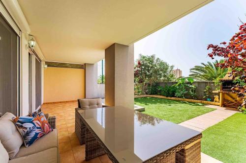 Piscina en o cerca de 4 Bedroom Villa with Jacuzzi, heated Swimmingpool, front Ocean and view !