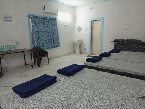 DWARKA TOURIST BUNGALOW Only Familyにあるベッド