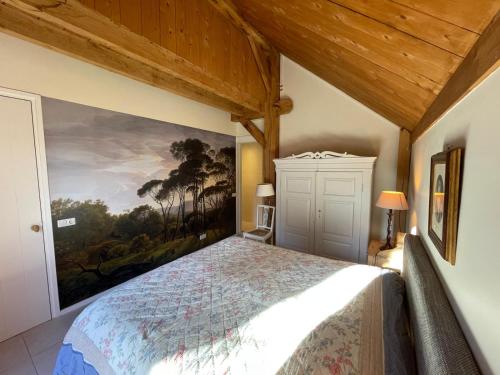 a bedroom with a bed and a painting on the wall at De Groondbössel in Enschede