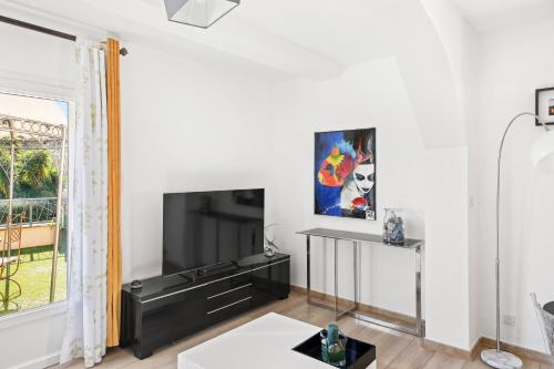 Photo de la galerie de l'établissement Villa Zen - Plage et jacuzzi, au Pradet