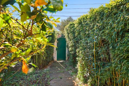 Photo de la galerie de l'établissement Villa Zen - Plage et jacuzzi, au Pradet
