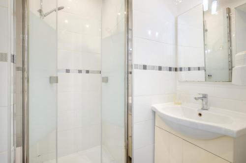 Phòng tắm tại Studio Marina Baie Des Anges