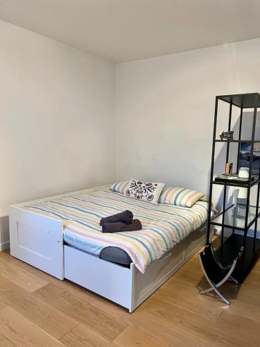 Postel nebo postele na pokoji v ubytování Beautiful central apartment GE