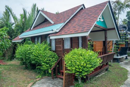Taman di luar Ban Suan Bang Toei Homestay