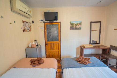 Katil atau katil-katil dalam bilik di Ban Suan Bang Toei Homestay